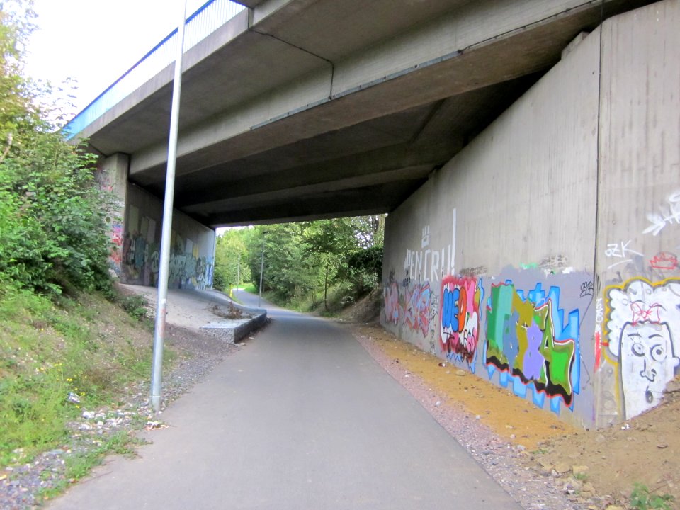 Brücke überm Radweg