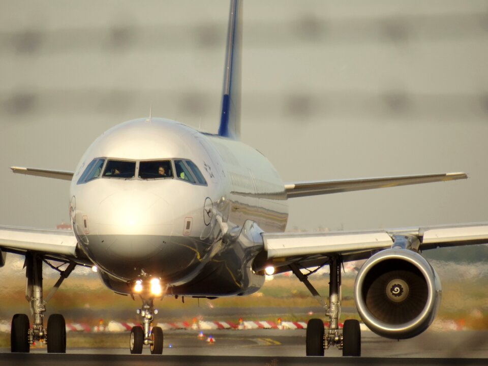 Lufthansa cockpit engine