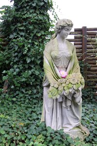 Statue castle park art