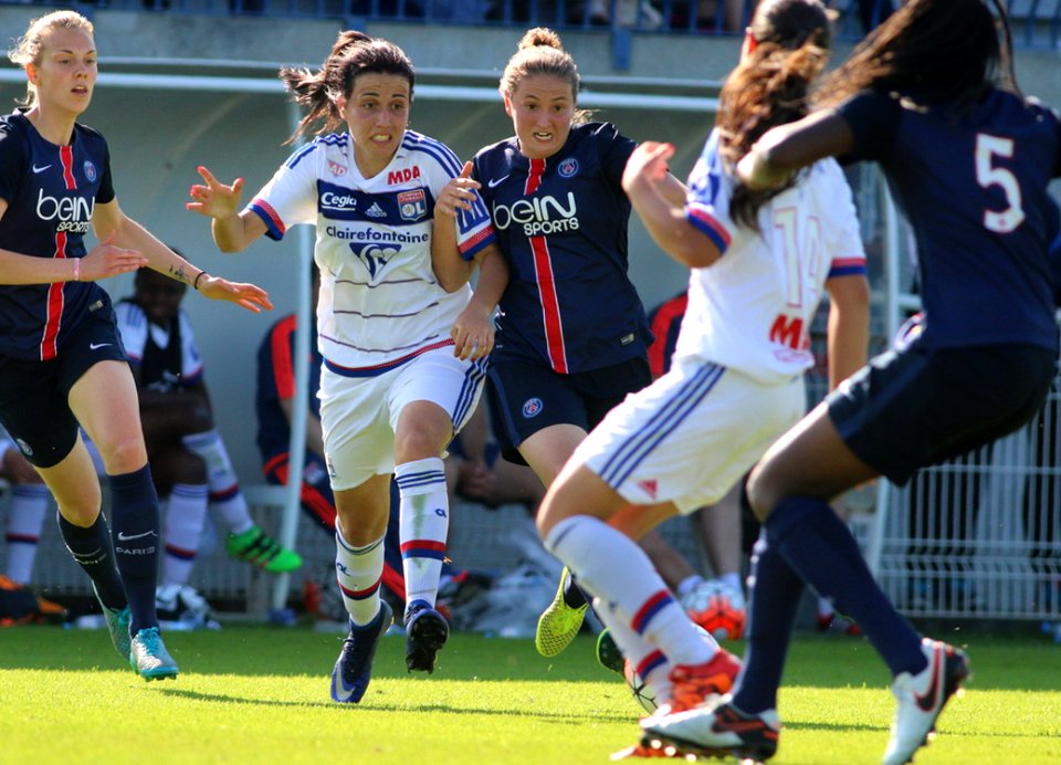 LEA KERGAL A LA LUTTE AVEC INES BOUTALEB OL-1-3-PSG-FINALE-CHALLENGE-NATIONALE-05-06-2016-77