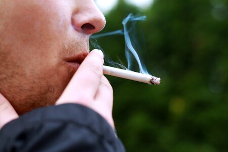Man lung cancer smoking ban