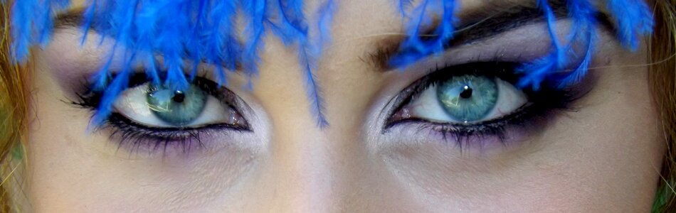 Gene seductive makeup