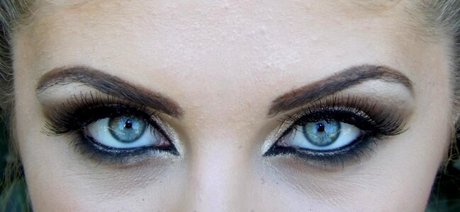 Gene seductive makeup