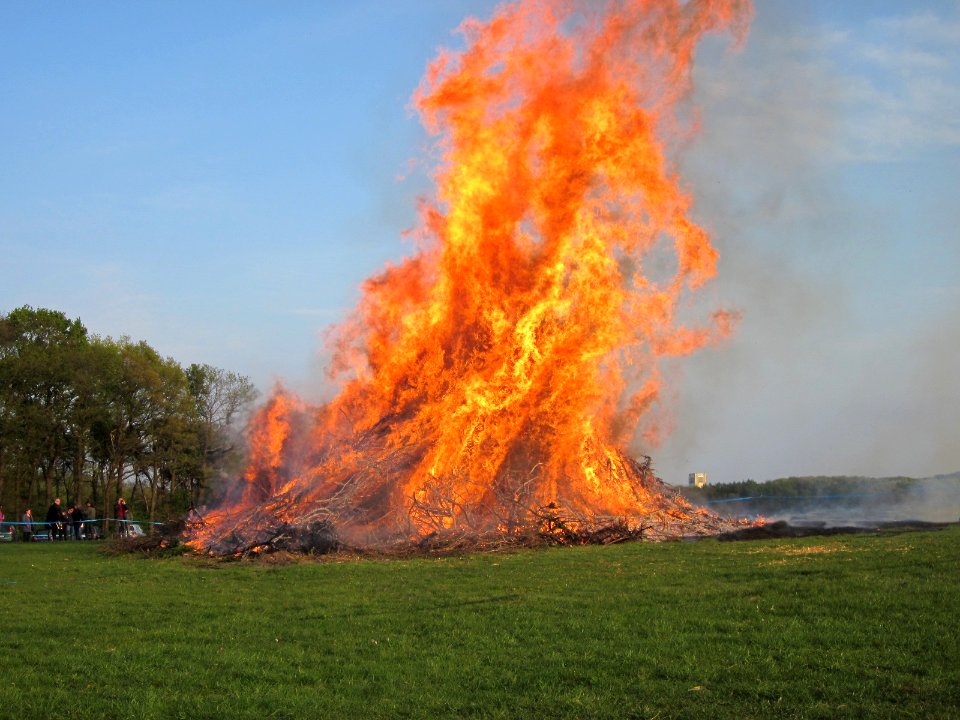 Osterfeuer in Marl