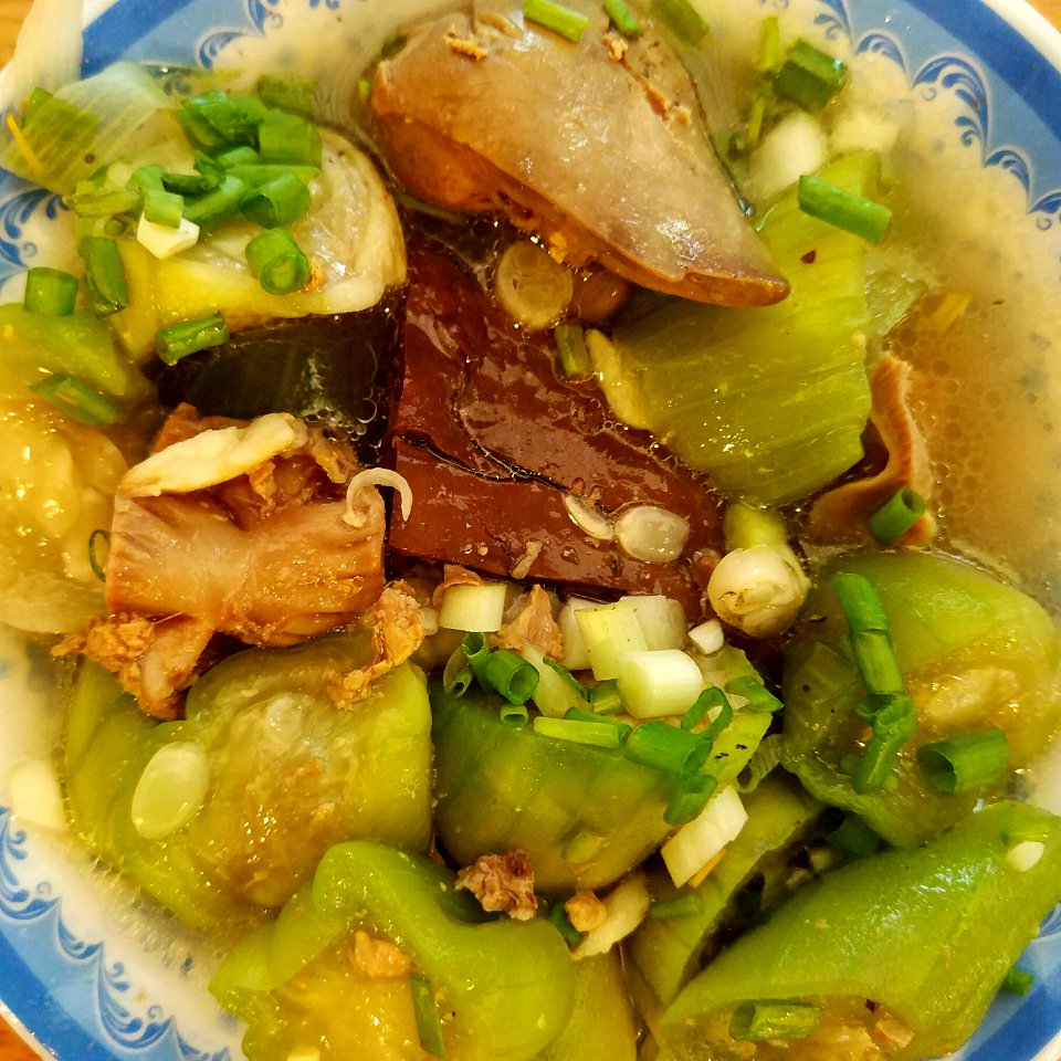 Nha Trang style chicken rice, chicken organs stir-fried with hechima cơm gà Nha Trang Bé Ba cơm lòng gà xào mướp 27k huyền thoại đây