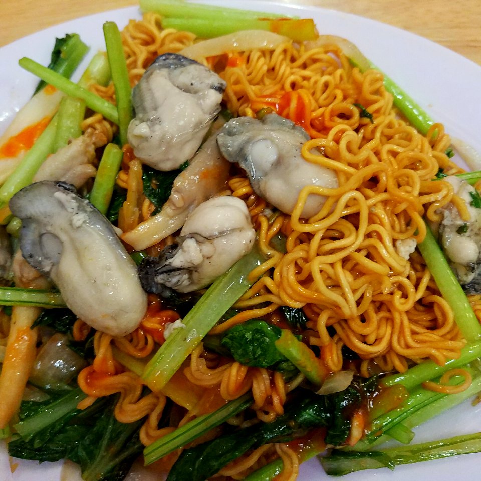 mì xào hào instant noodle stir-fried with oysters