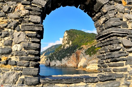 DAM1622 - Liguria - Portovenere - Natural windows