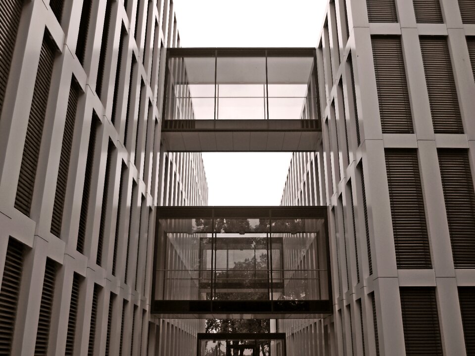 Facade glass window