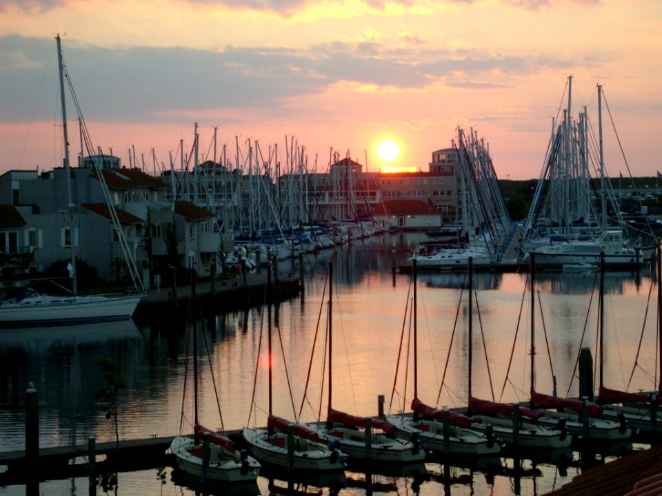 Sonnenuntergang im Hafen