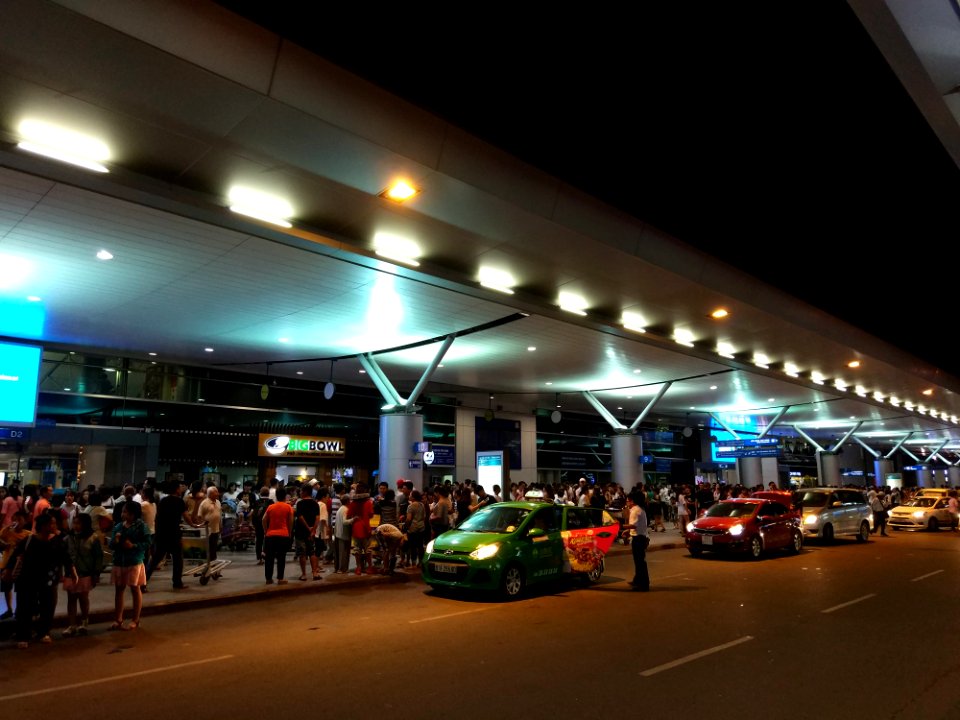 tân sơn nhất airport international terminal ground floor taxi stand