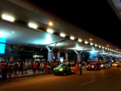 tân sơn nhất airport international terminal ground floor taxi stand photo