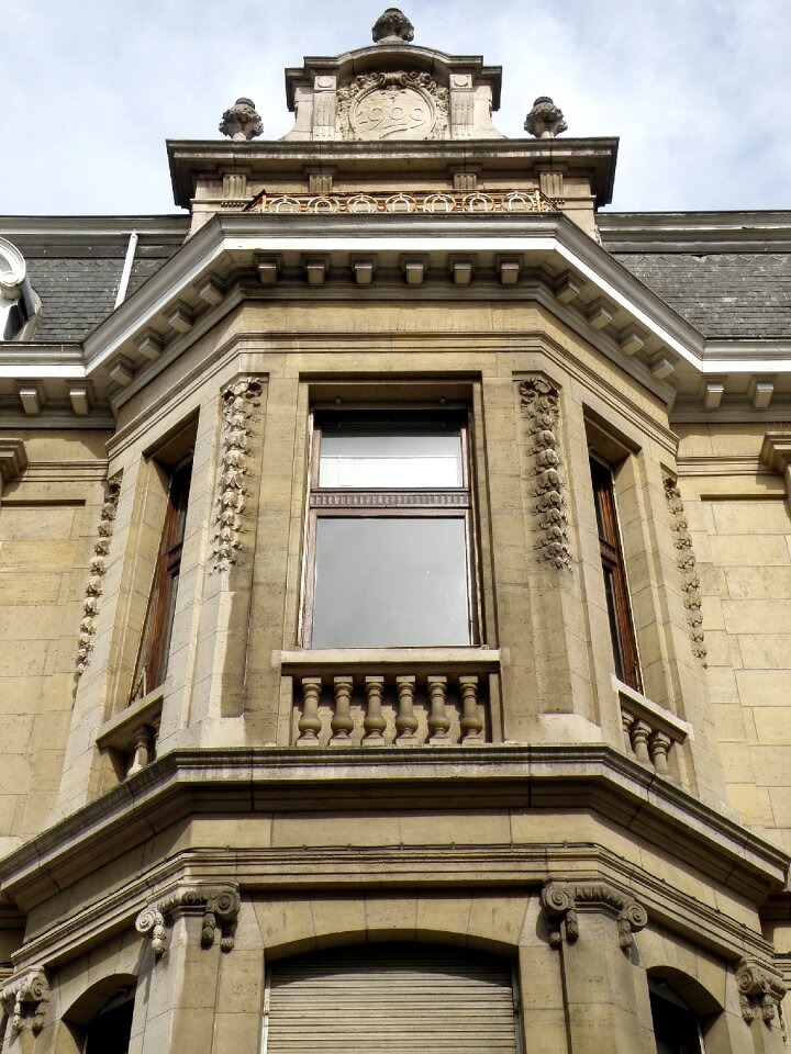 Oriel architecture old