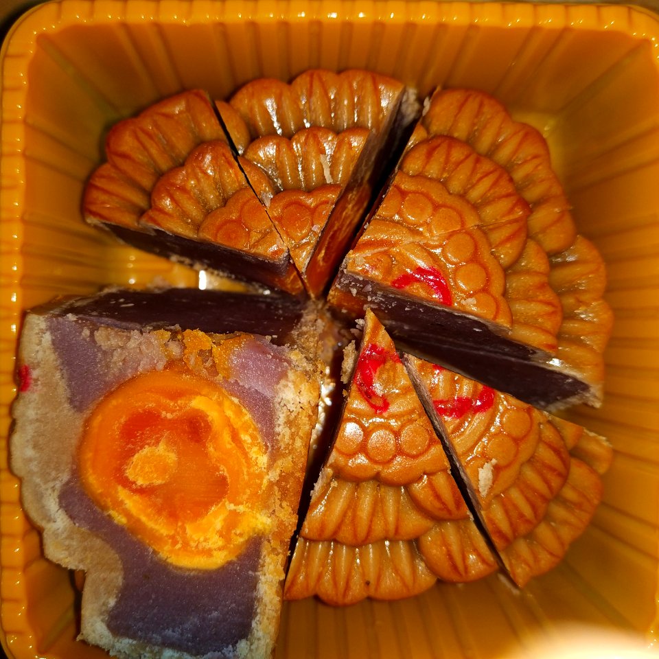 bánh trung thu như lan khoai môn hạt sen moon cake