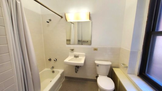 616 Suite Bathroom