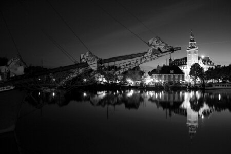 Night sail port