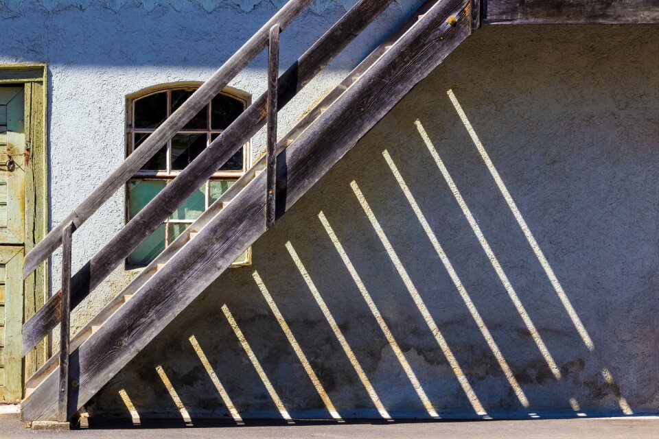 Shadow rise staircase