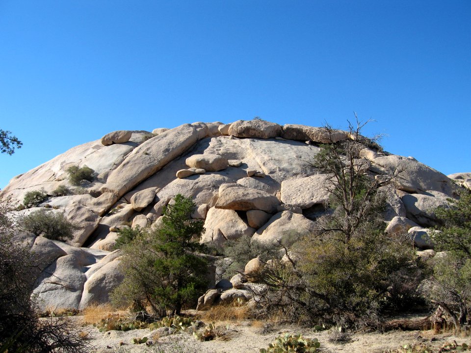 Exfoliating monzogranite dome