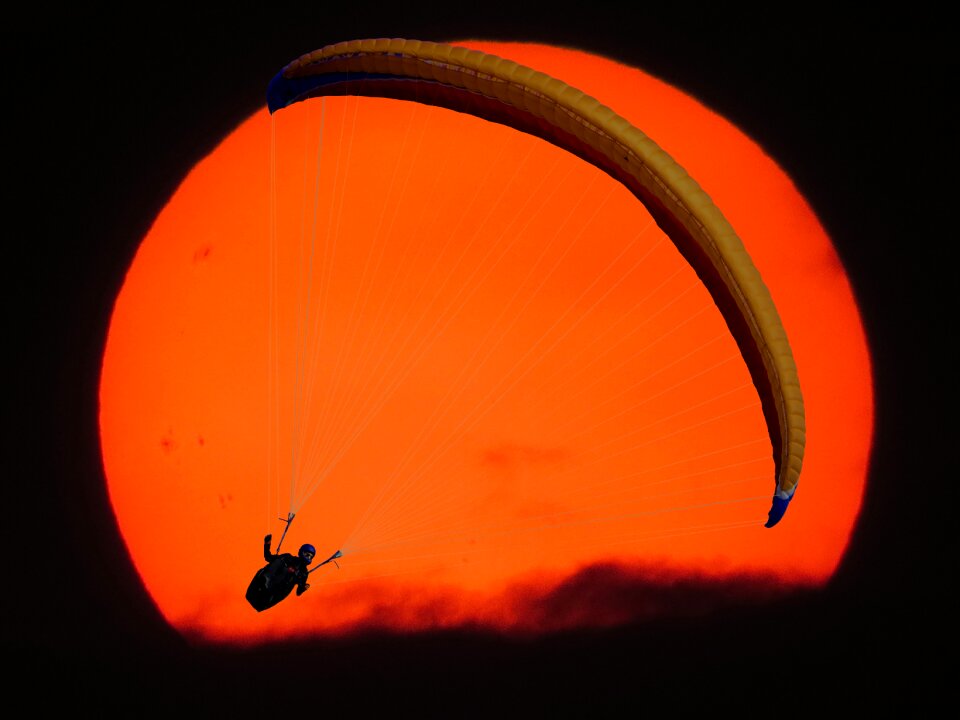 Sun sunset assembly