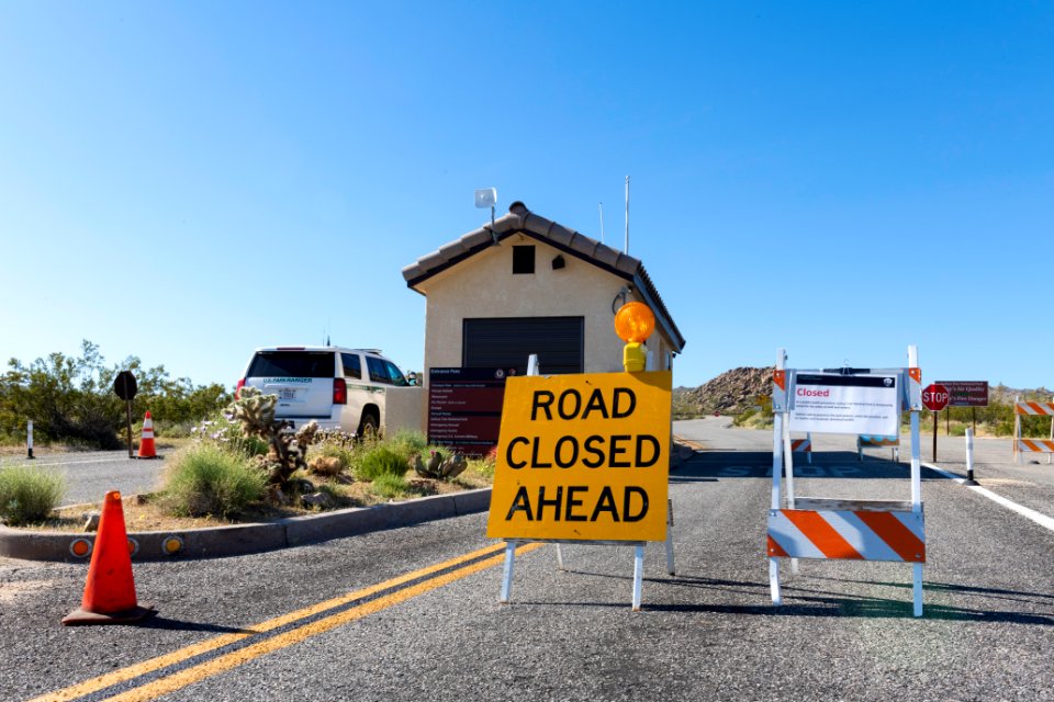 Park closure signs at North Entrance