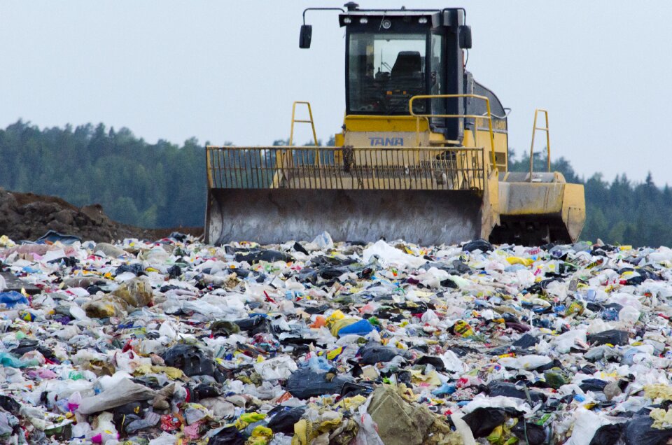 The garbage society contamination of the