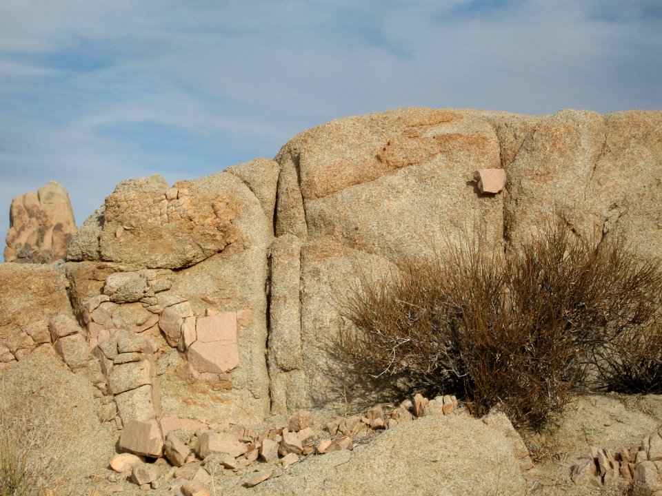 Feldspar blocks in monzogranite in the Section 6 area
