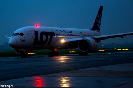 Boeing 787-8 Dreamliner photo