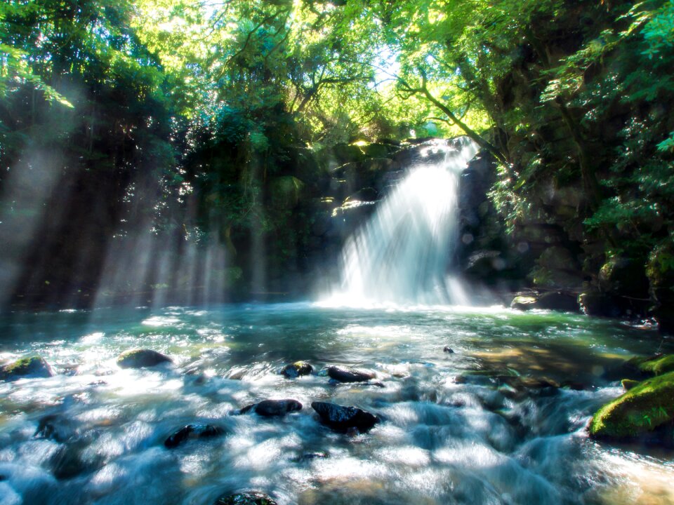 Waterfall light water