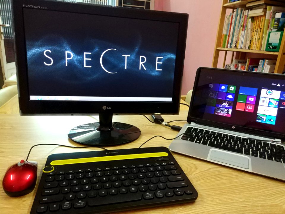 minimalist lifestyle hp spectre laptop lg screen buffalo mouse logitech bluetooth keyboard on clear table