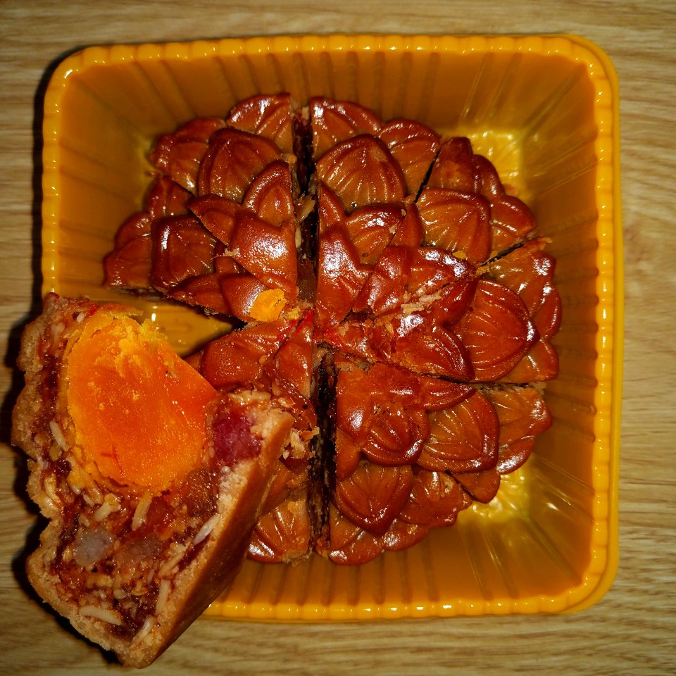 bánh trung thu như lan vi cá gà quay thập cẩm moon cake
