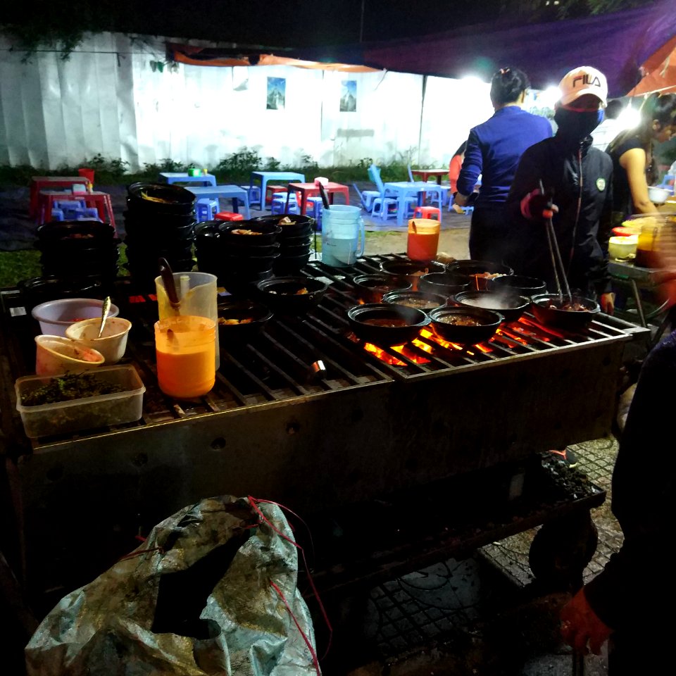 frog porridge street food district 7 frog in claypot, frog porridge in saigon vietnam, street food, cháo ếch vỉa hè, món ăn đường phố