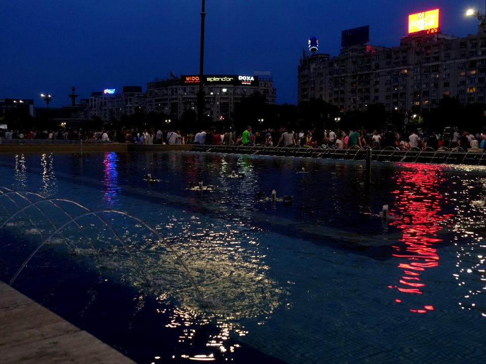 fountains Unirii nit2019 0622 203703