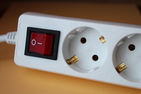 Power distribution unit sockets current