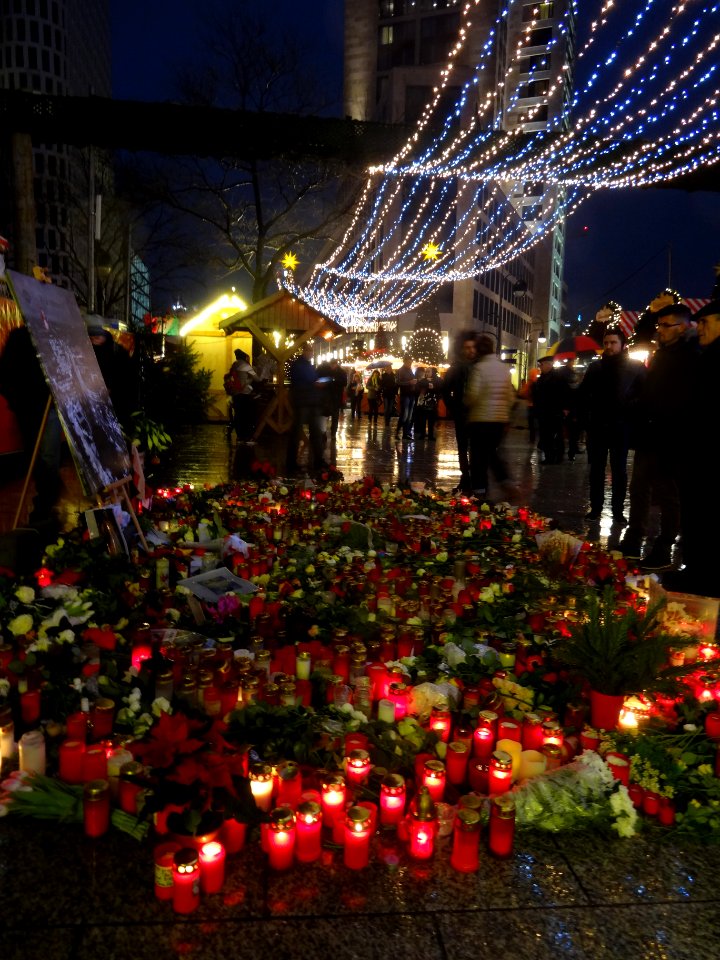 trauer breitscheidtplatz-berlin04