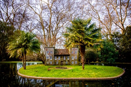 Mansion exposure park photo