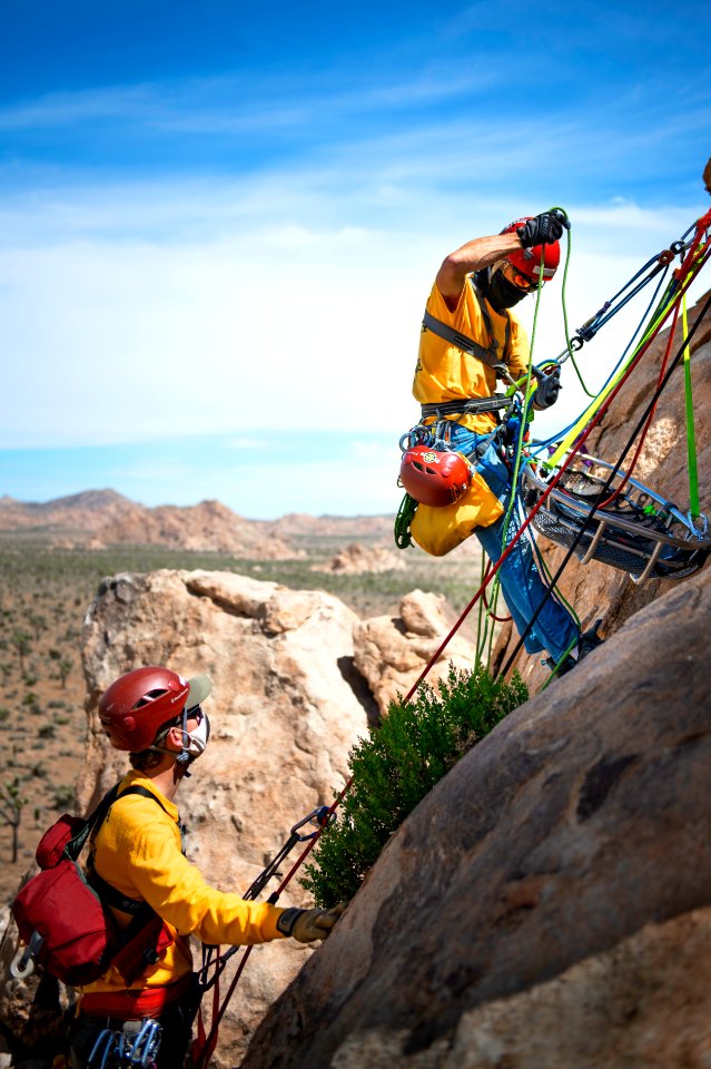 Joshua Tree Search and Rescue practicing dual-attendant litter rescue