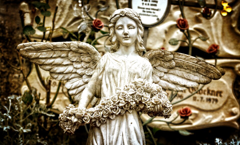 Sculpture wing angel figure