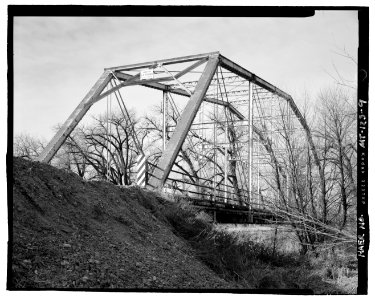 THREE-QUARTERS VIEW, NORTHWEST SIDE, VIEW TO SOUTH - Merrill Bridge, Spanning Milk River at Snake Creek-Merrill Road, Harlem, Blaine County, MT HAER MT-123-9