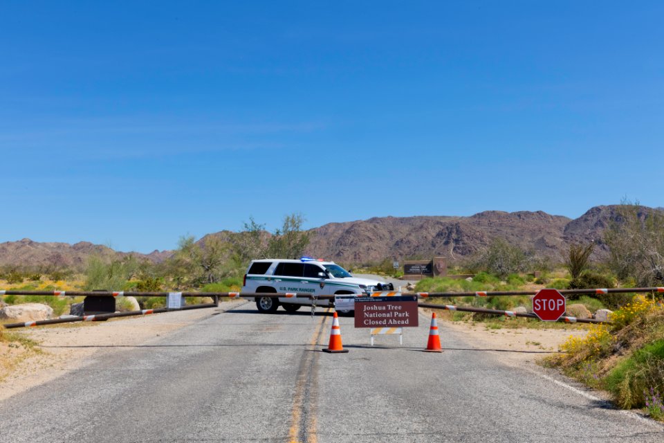 Park ranger at the South Entrance (Cottonwood) gate