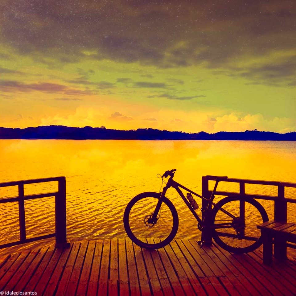 Bike em contra-luz.
