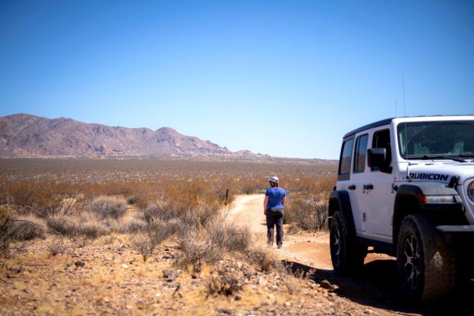 Jeep and visitor at the start of Pinkham Canyon Road
