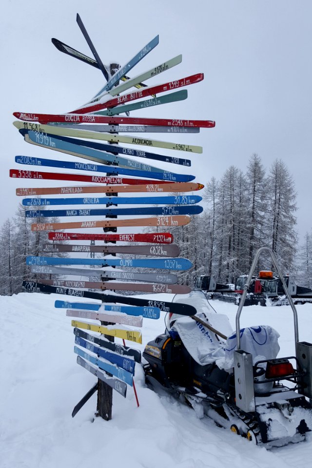 Bardonecchia - Campo Smith - top to bottom of the blue run: signboard (next stop, Annapurna)