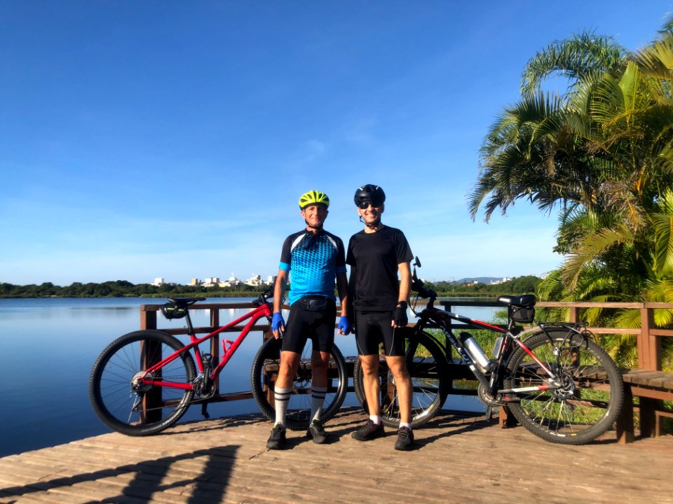 Pedalando pela urbe.