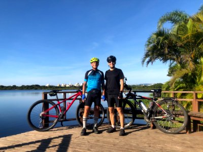 Pedalando pela urbe.