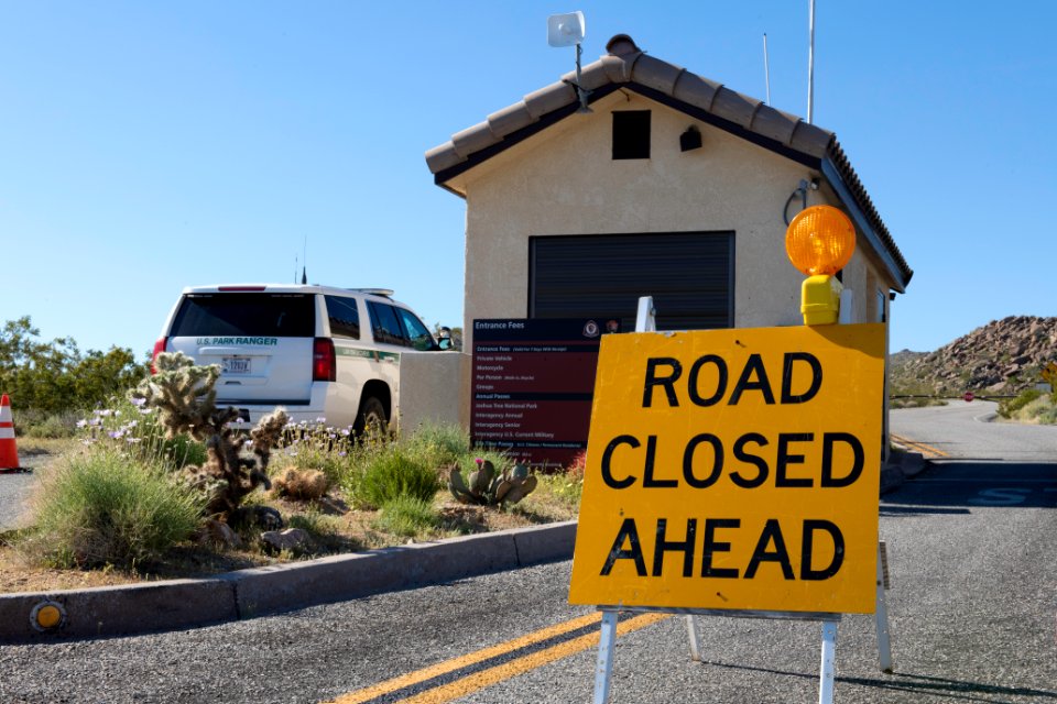 Park closure signs at North Entrance