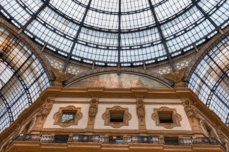 Gallery ceiling window