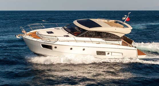 Motor yacht powerboat bavaria