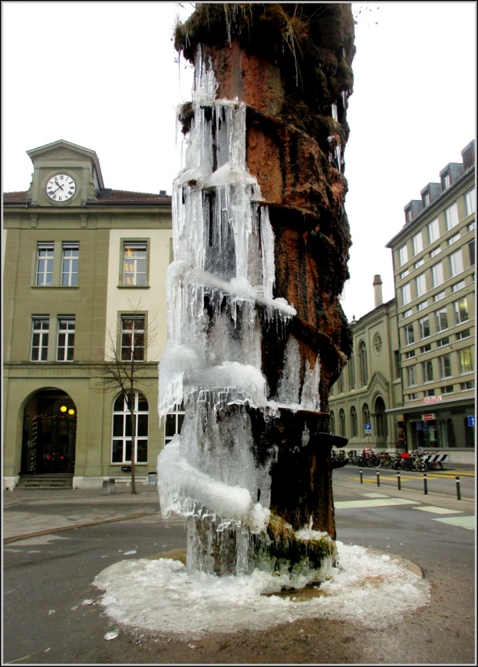 Winter ( sculpture de Meret Oppenheim)
