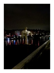 The weight of oneself Lyon by night France)