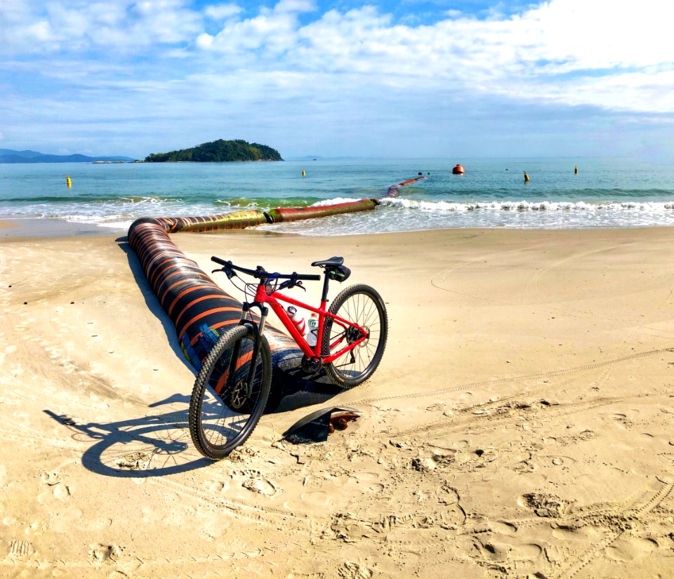 Pedalando pela urbe. Praia de Canasvieiras- Florianópolis - SC.