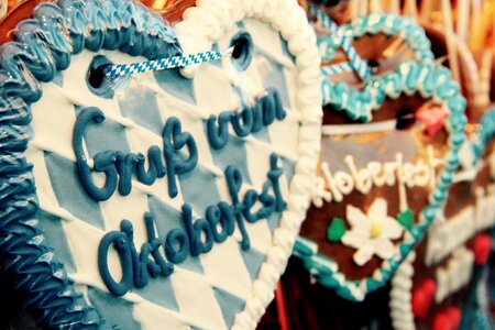Folk festival gingerbread heart frosting